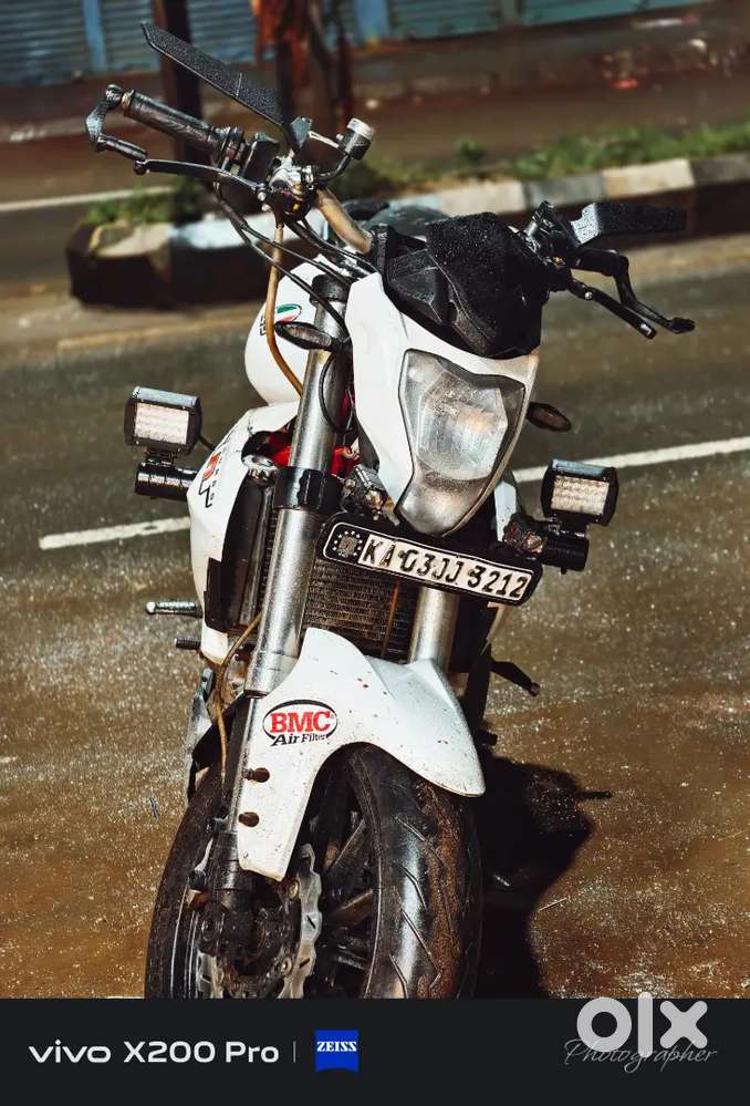 BENELLI TNT300 ( exchange available with cars )