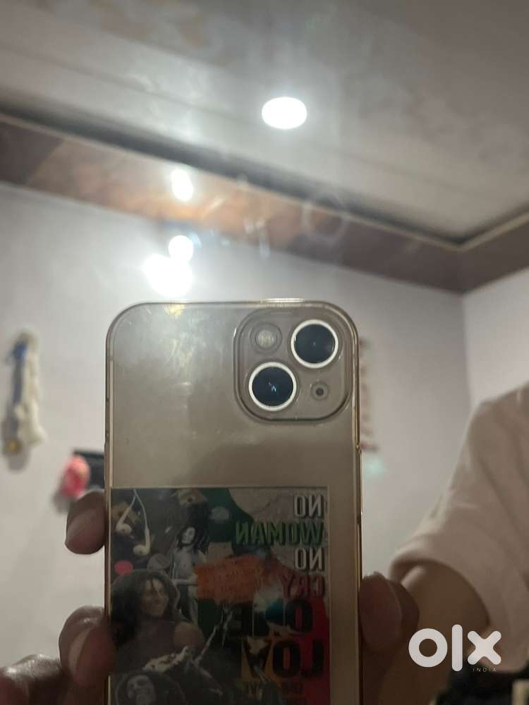 I phone 13 creame colour with no sracthes battery health 99% with char