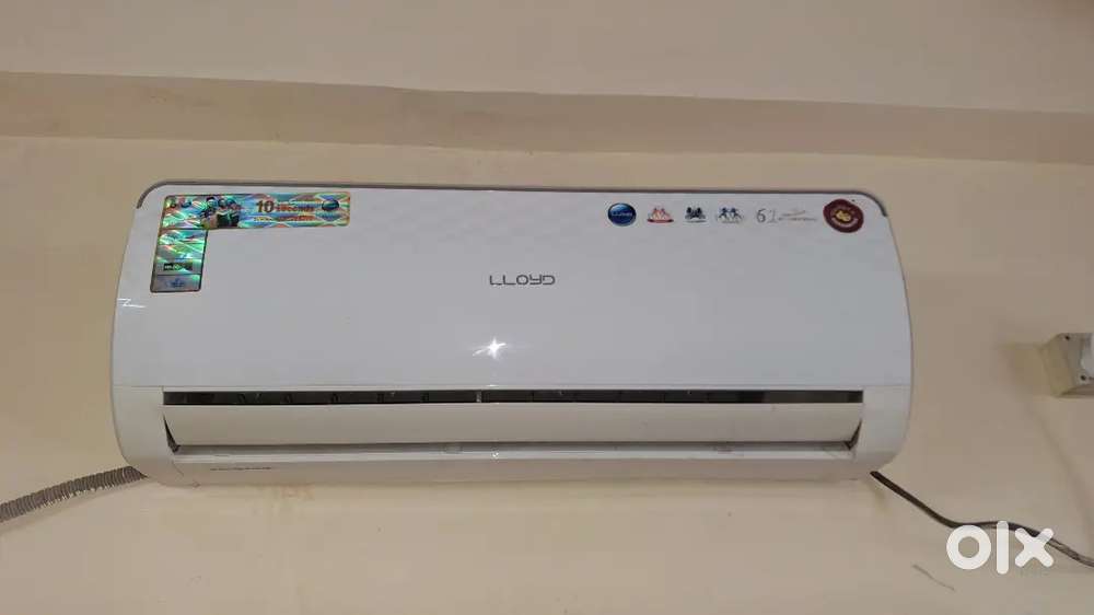 1 TON LLOYD AC best condition without Gas