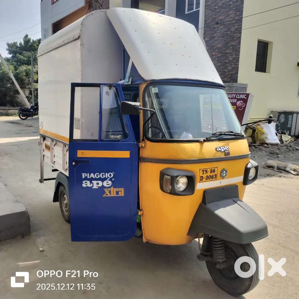 Ape commercial load auto with close body