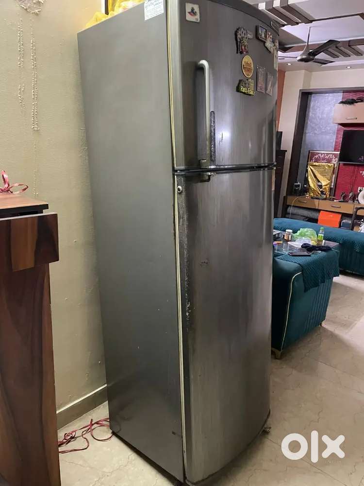 Whirpool 380 liter working fridge.