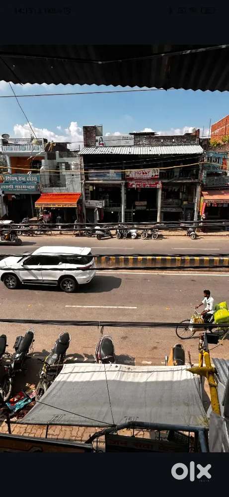 3 Shop available for rent