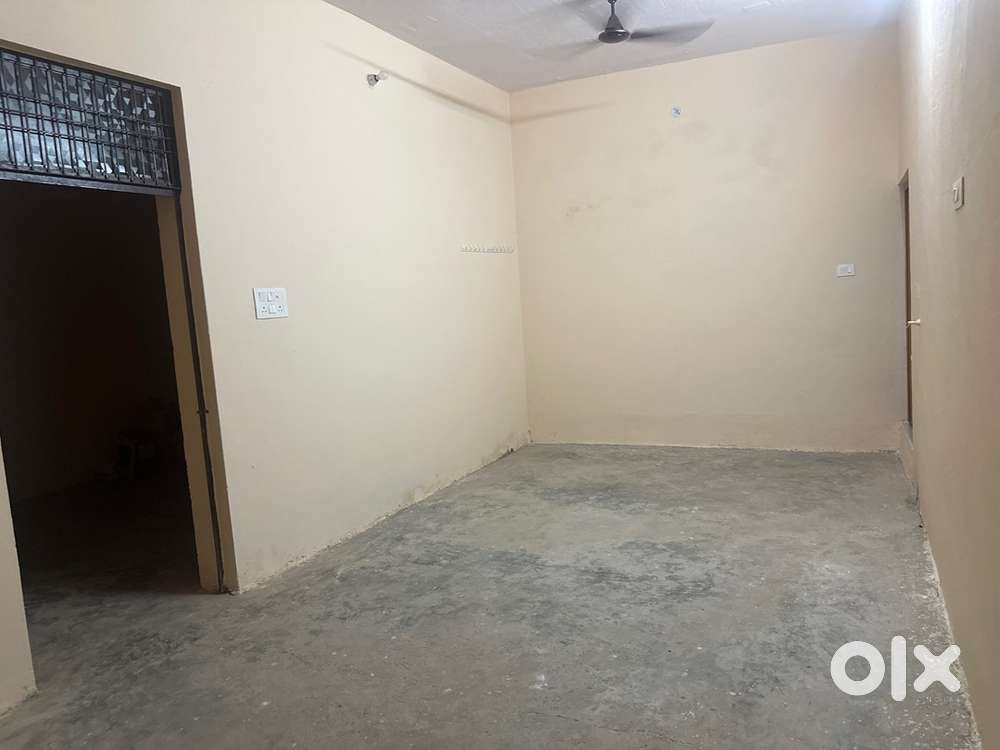 Rooms are available female