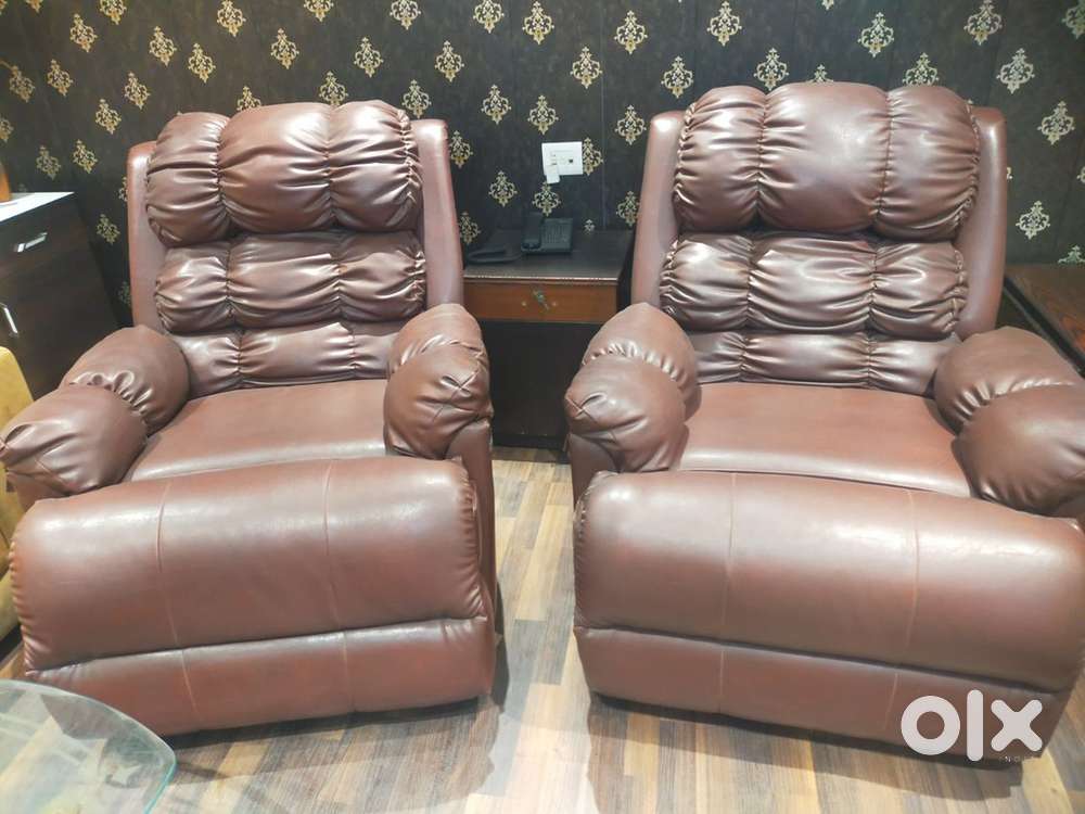 2 Premium Brown Leather Recliner Chair – Excellent Condition