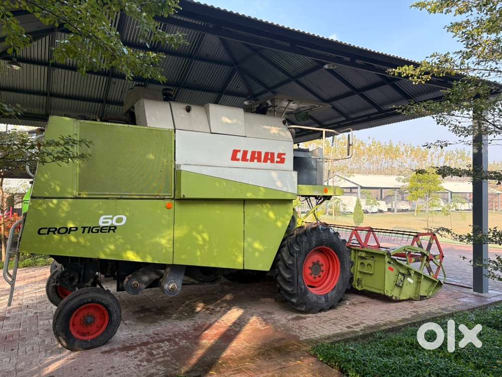 Combine harvester claas tiger 60 like showroom condition