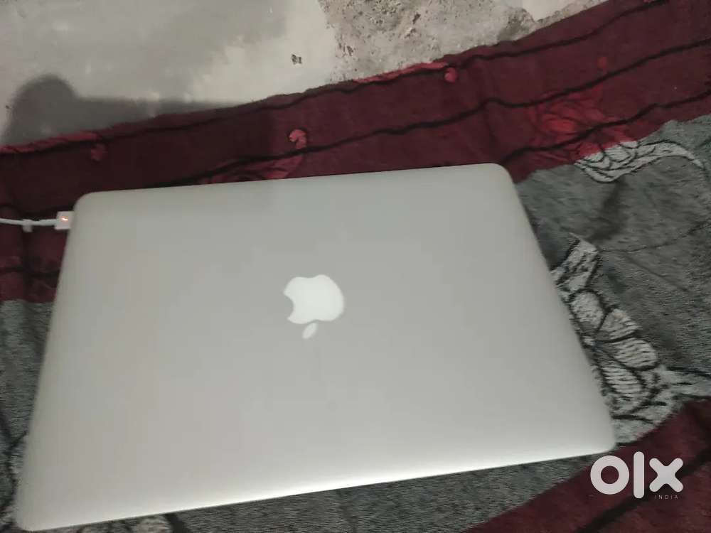 Macbook air 2015 model and very nice Cundisen
