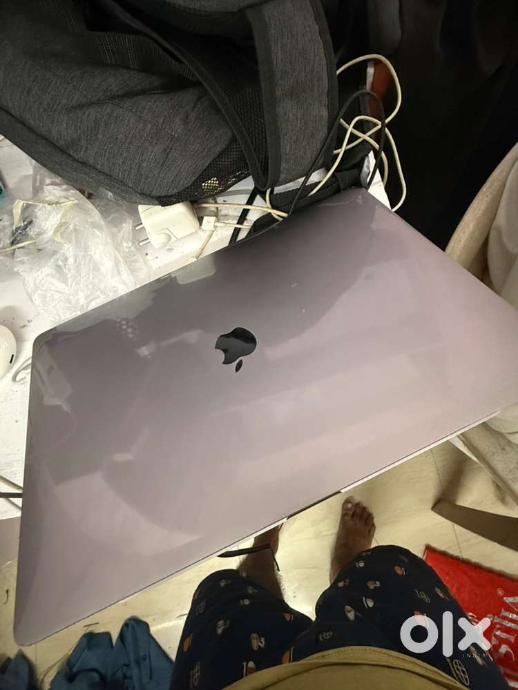 MacBook Pro 2018 i7 16/256  Without charger 15.6 inch touchbar 1 pics