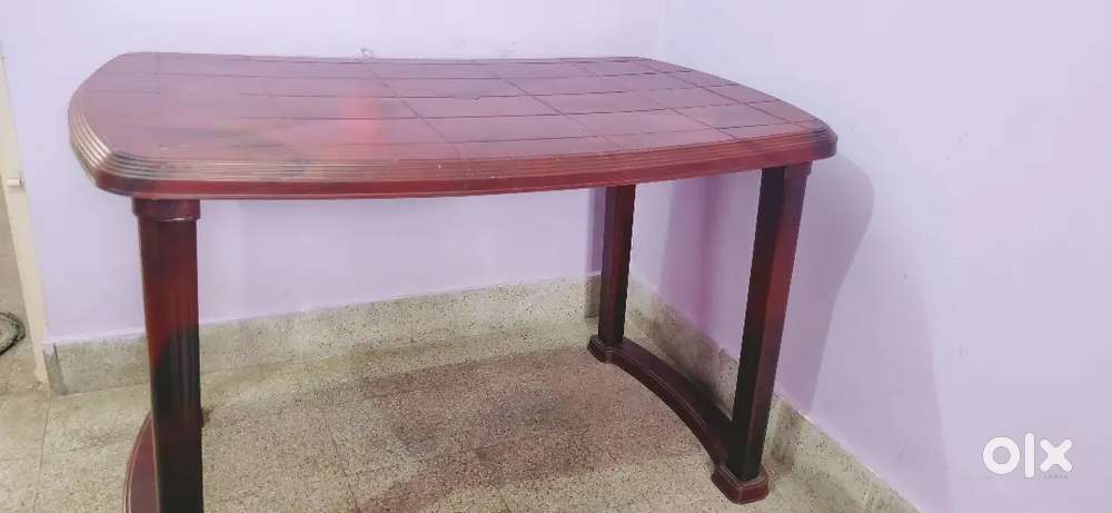 Study table and chairs