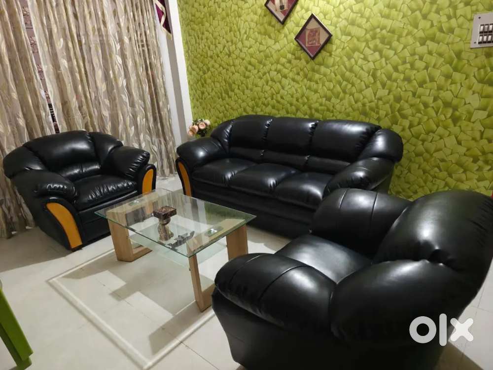 Brand New sofa set with center table