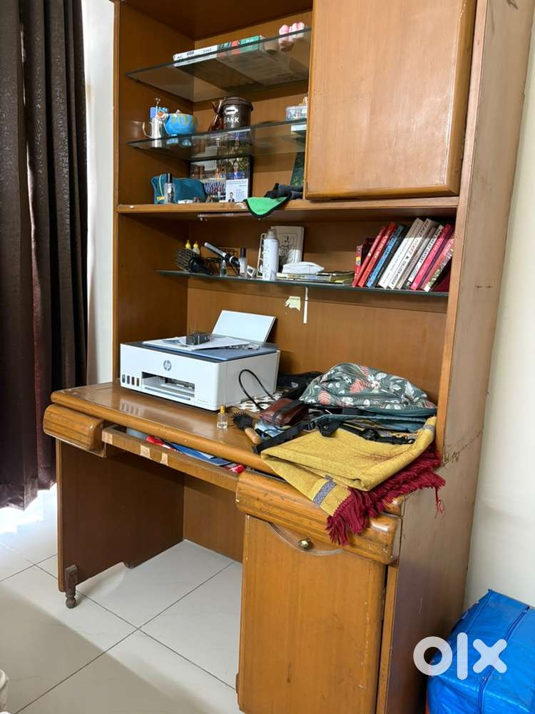 Computer table