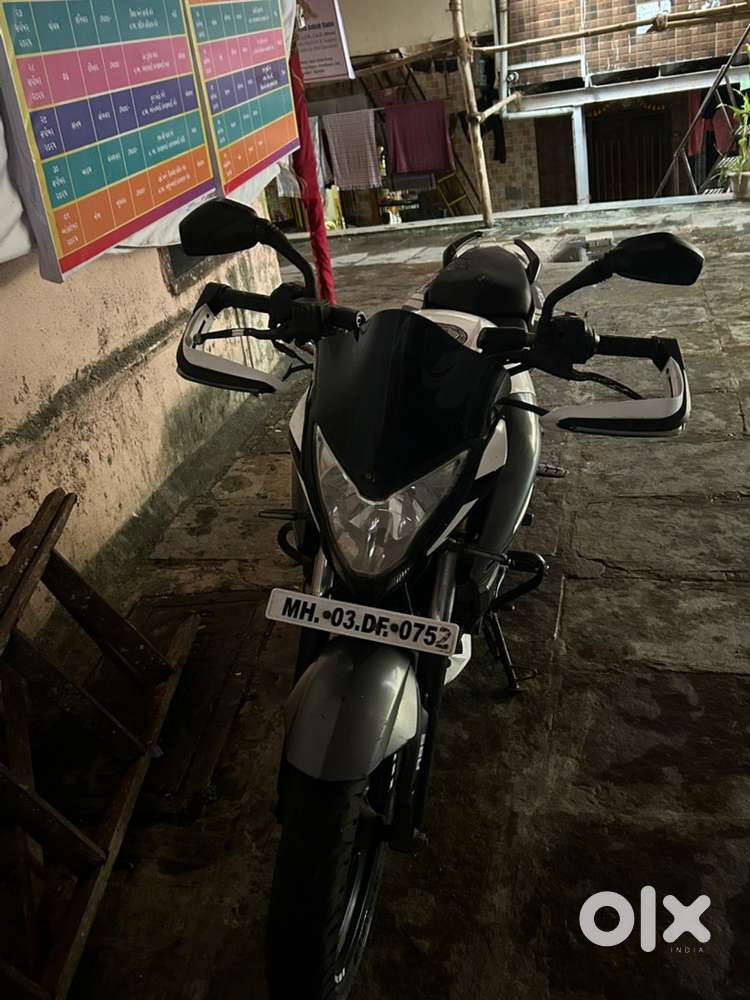 BAJAJ NS 200