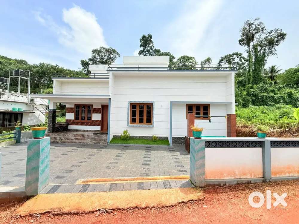 WELL BUILD 3 BHK HOME NEAR PANACHIKKAD TEMPLE - PARUTHUMPARA
