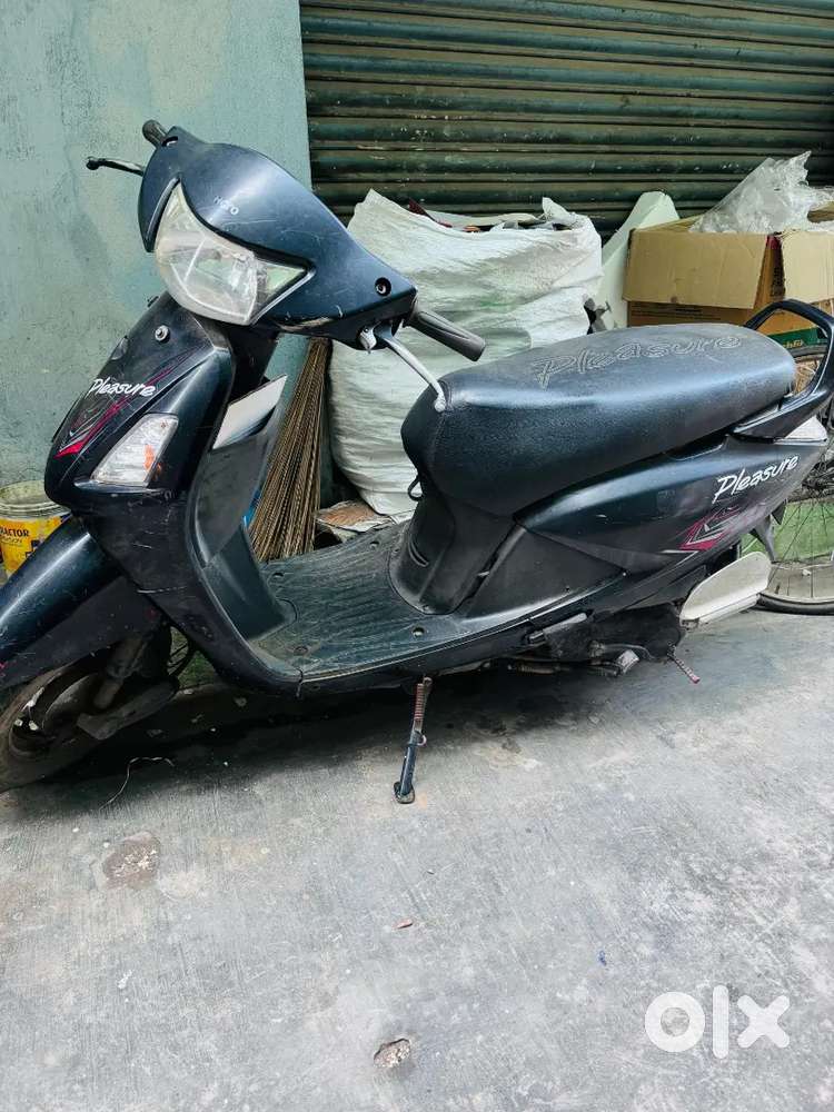 Pleasure scooty