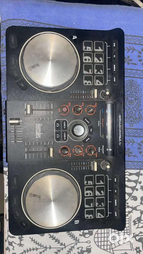 Hercules DJ Console