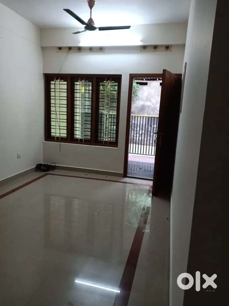 Nr Museum Area.. Upstair 3Bhk House.. Preferred Families..