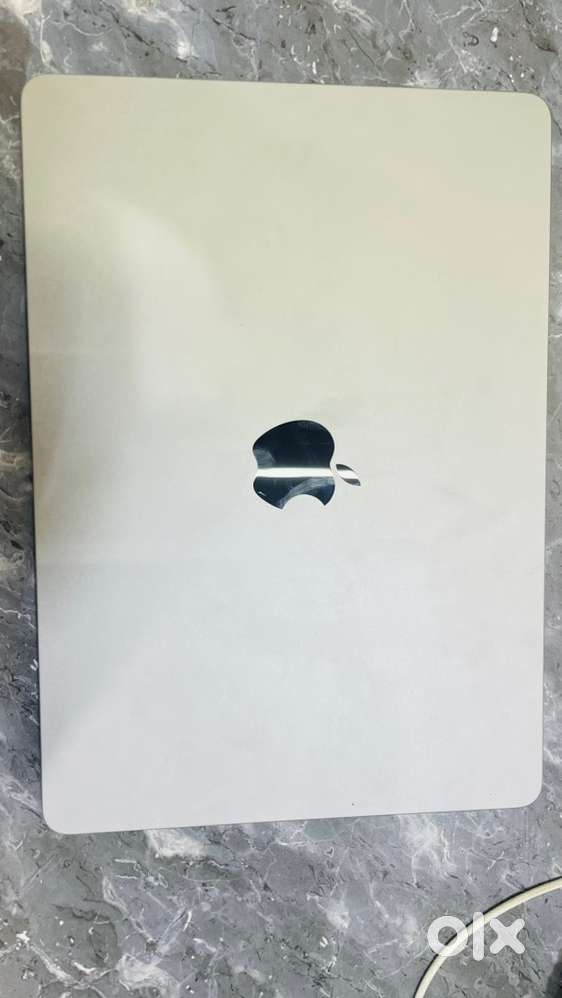 Apple MacBook AIR  13INCH STARLIGHT