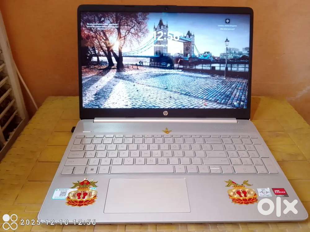 नविन लॅपटॉप आहे. 1 वर्ष झाला आहे, फक्त अणि 3 ते 4 महिने वापरलेलं आहे .