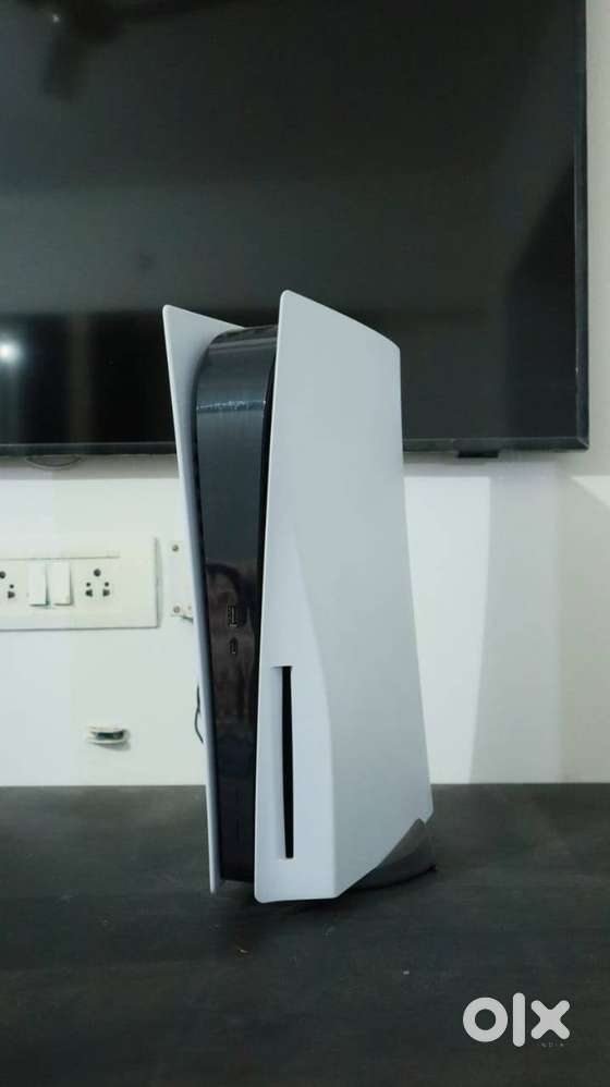 Ps5 Disk Edition with 6 Disk Games for sale.