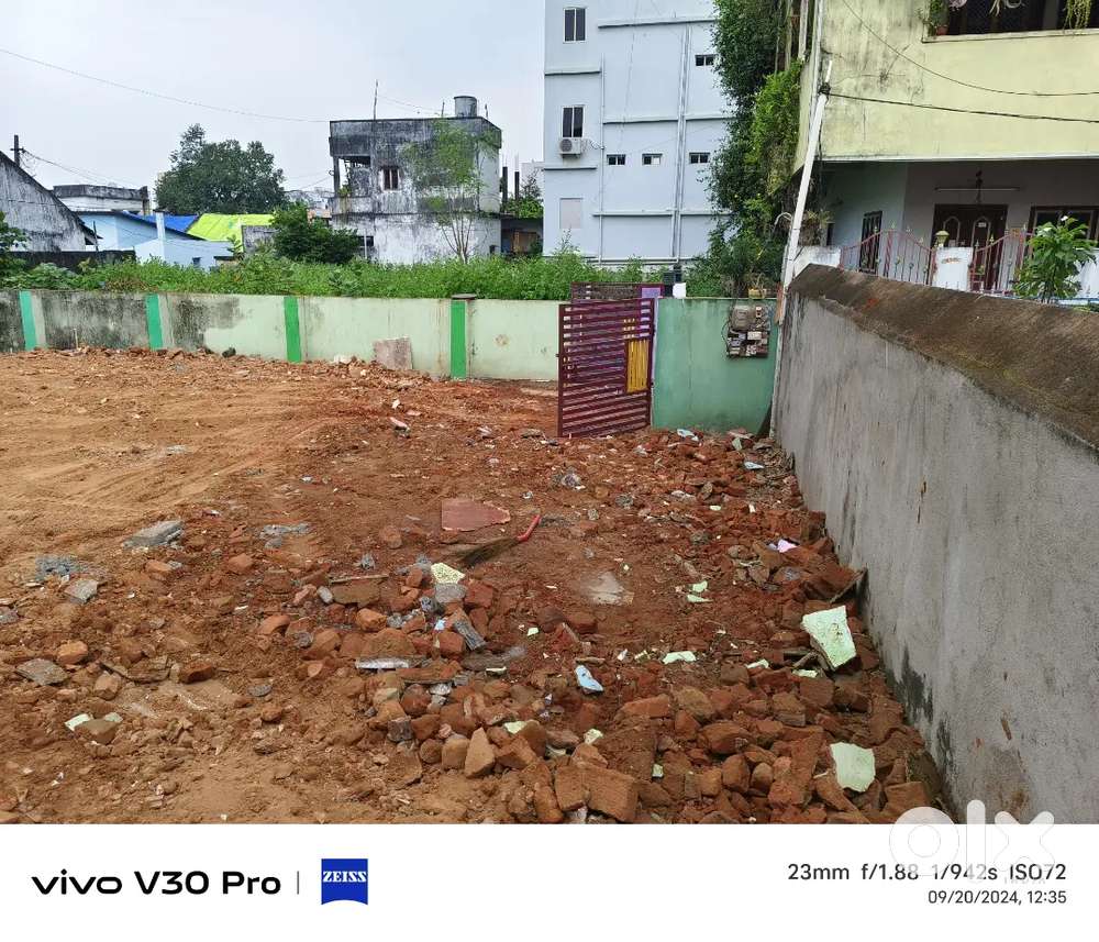 సిటీ కేబుల్ ఆఫీసు back side సిటీ నడిబొడ్డున