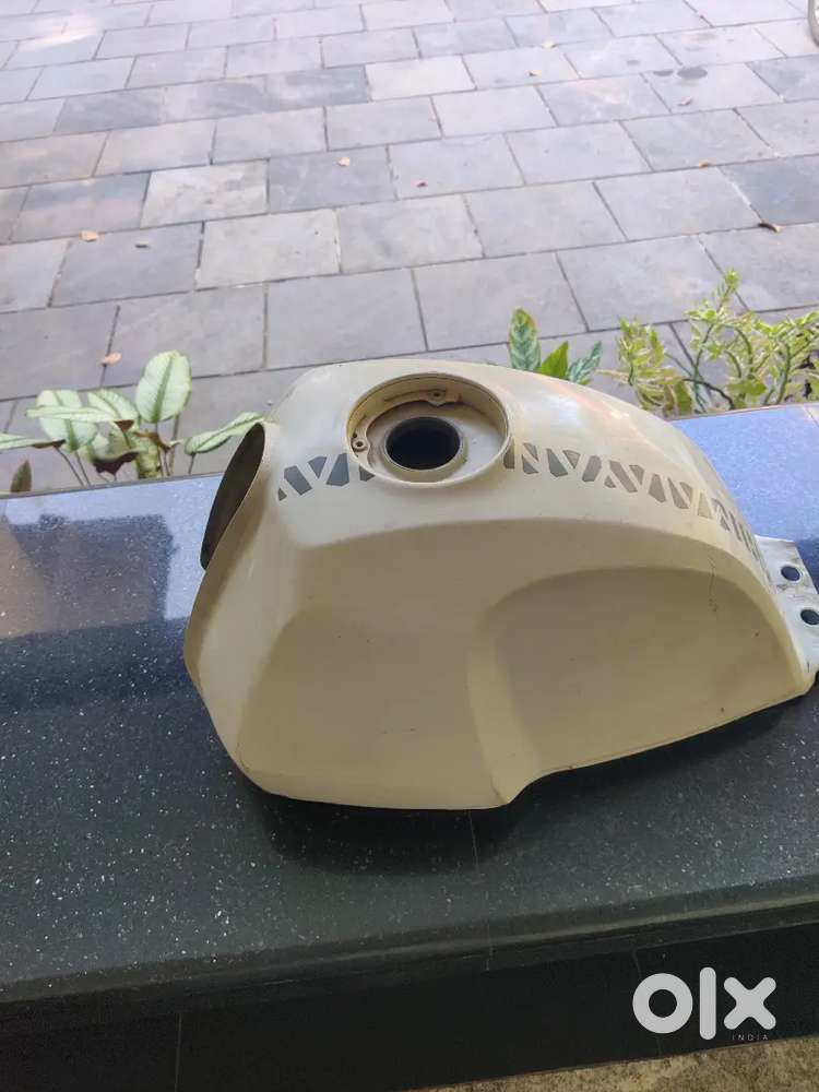 Himalayan 411 Fuel Tank