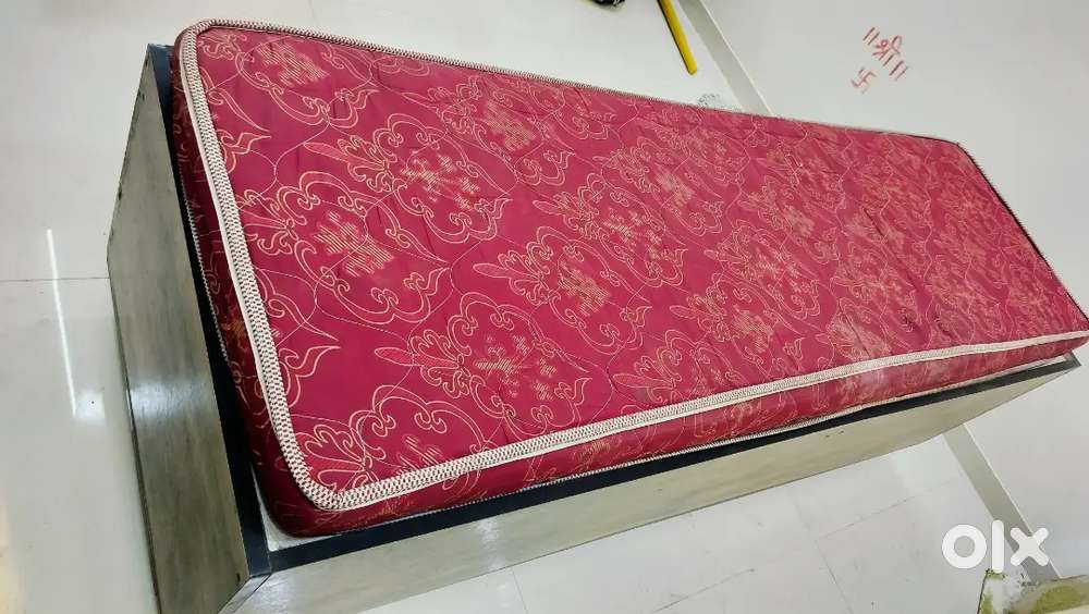 Single Bed,Diwan,with gadi and storage more than 6 ft