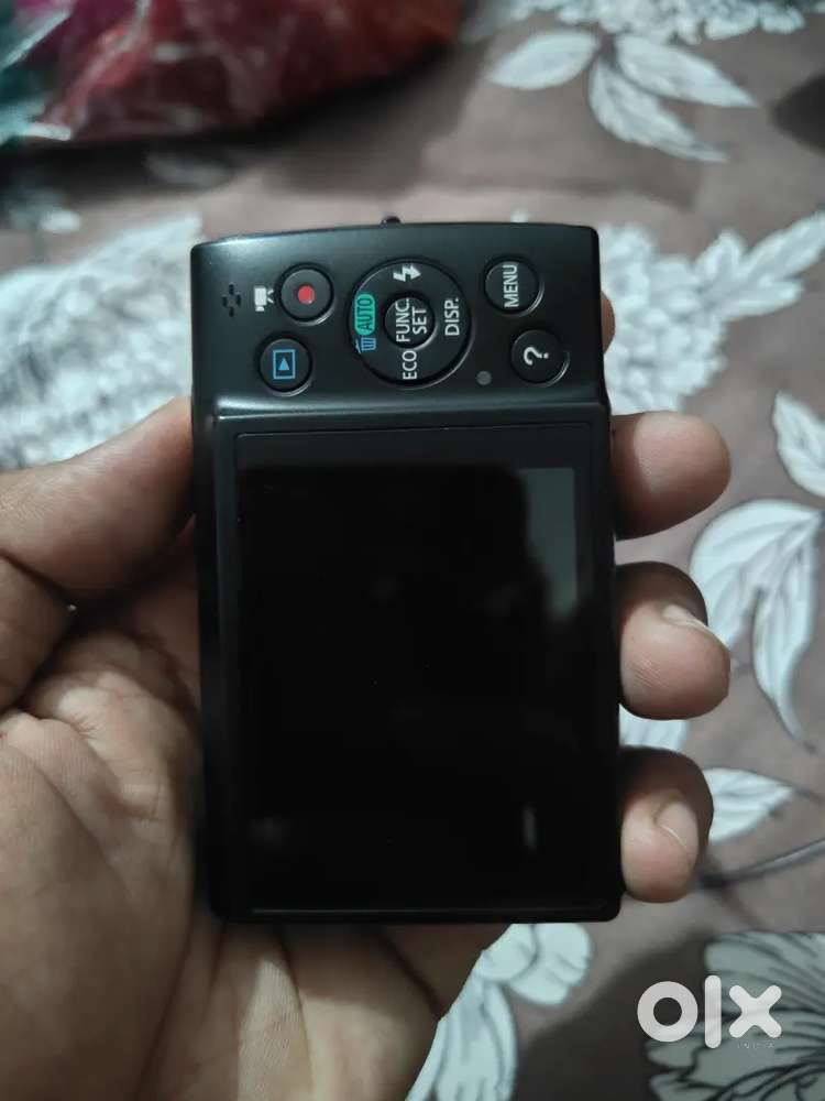 Canon IXUS 10X zoom camera with memory card 8GB