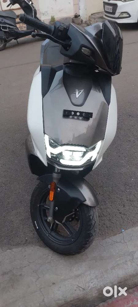 Hiro vida electric bike scooter