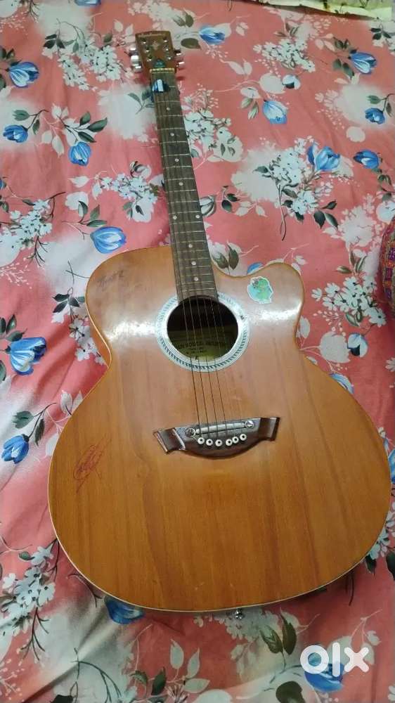 Brand New Guitar for Sale – Hardly Used, Perfect Condition.