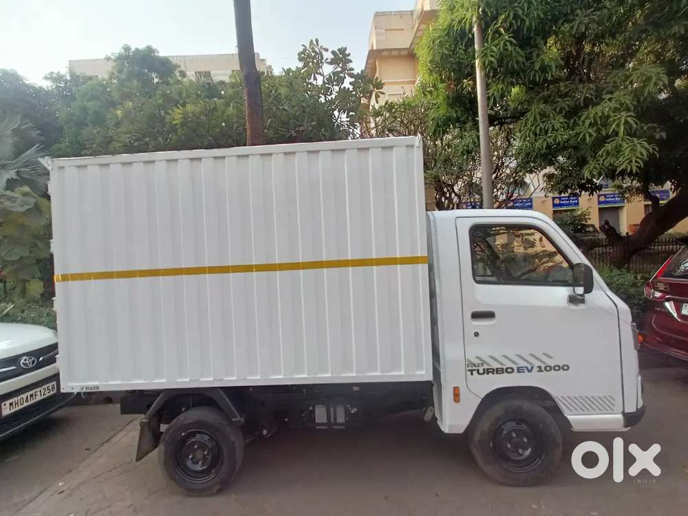 Required driver to drive EV tempo 4 wheeler