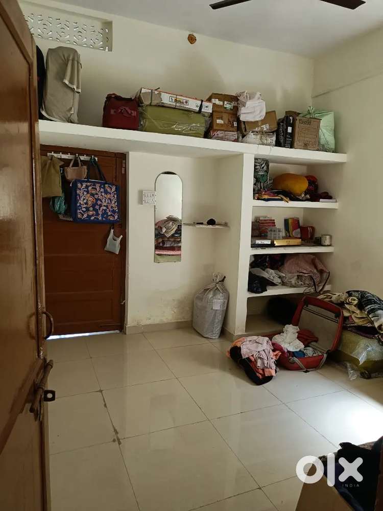 TO LET FOR GIRLS 1 ROOM KITCHEN