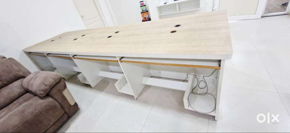 COMPUTER TABLE