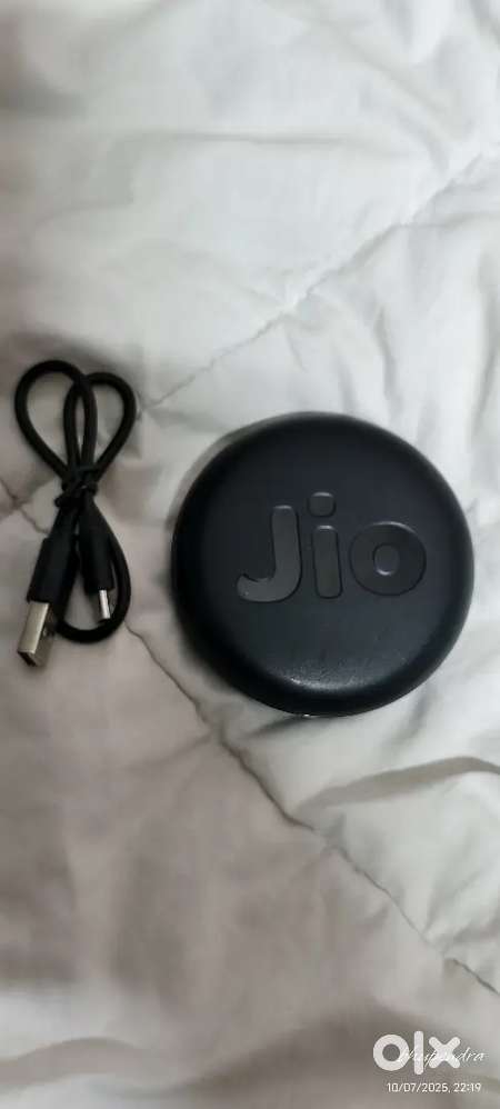 Jio wifi portable 5g support round router. All sim