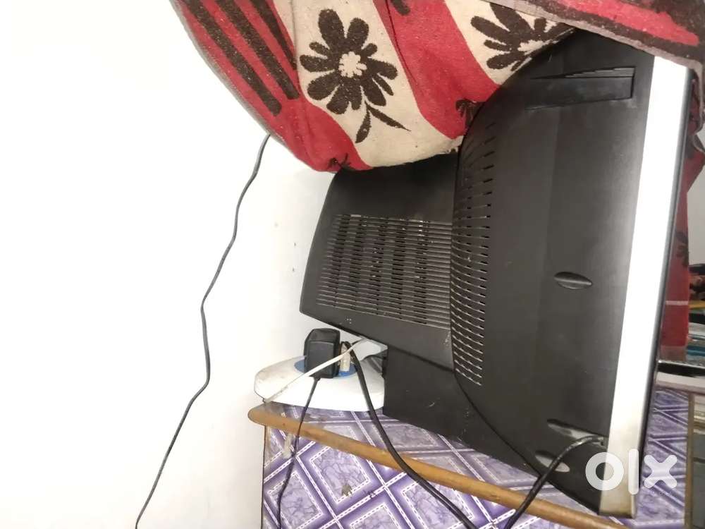 An CRT TV 21 inches with 60FPS. 1080p fully working module