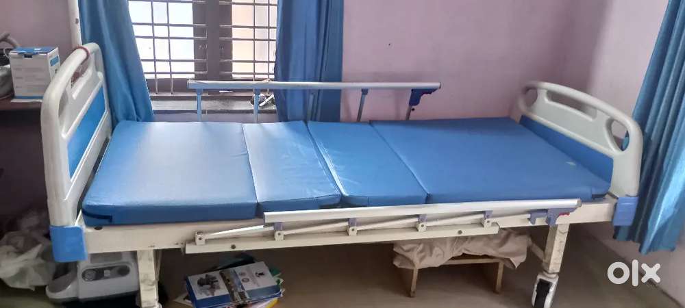 Foldable medical bed