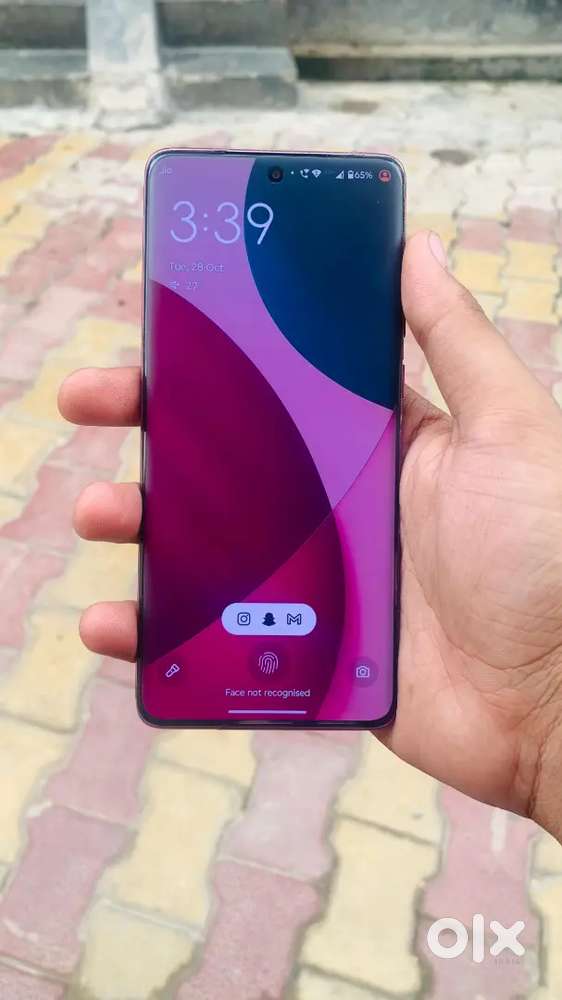Motorola edge 60 fusion 4 months use..Bill box and charger sab hai.