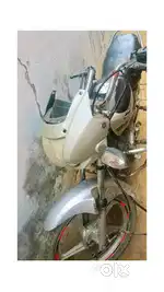 Super splendor baik h bhai koi b kmi ni h self start h