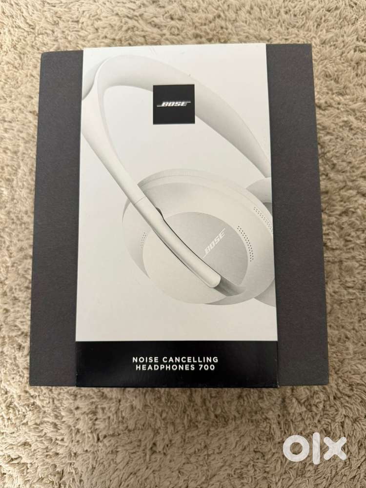 Sealed Bose Noise Cancelling Headphones 700