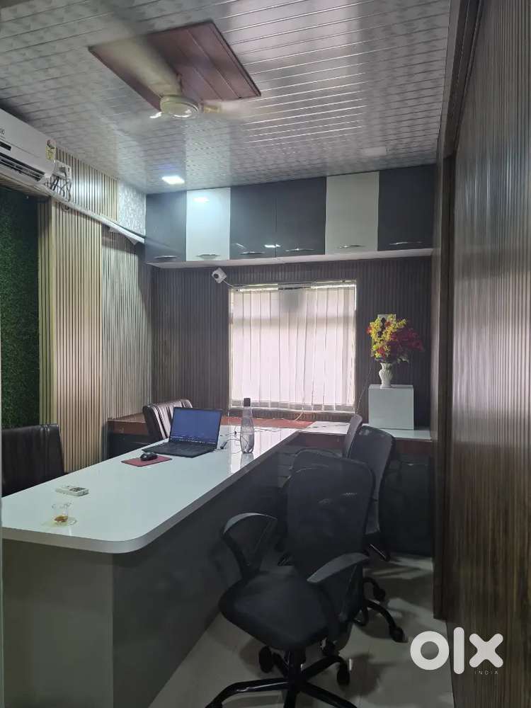 बड़ा 2 bhk टैरिश फ्लैट पालघर स्टेशन के बाहर ऑफिस चालू हैं सेल करना है