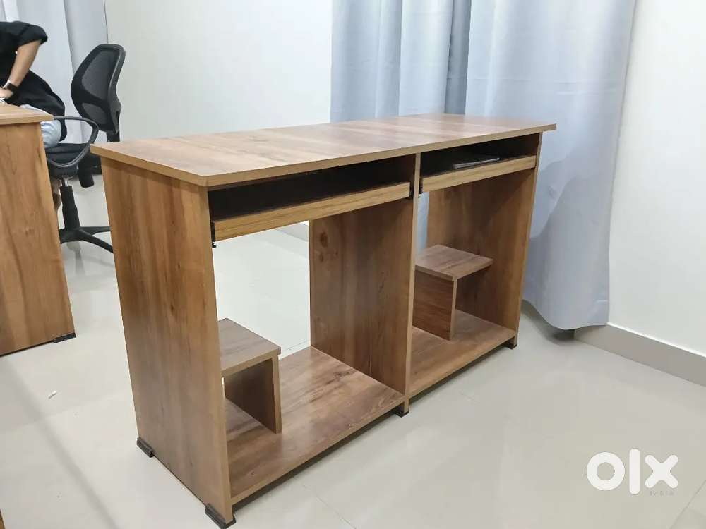 Office Computer Tables – 4 Pieces Available  Excellent Condition