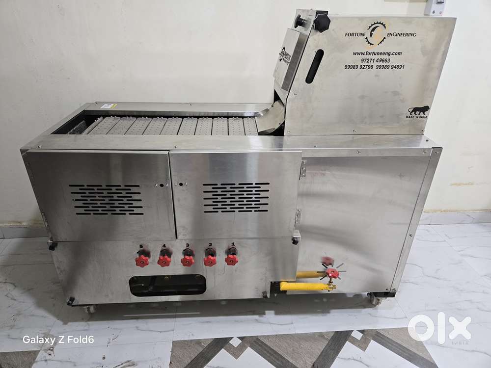 Automatic chapati making machine and bowl cutter machine