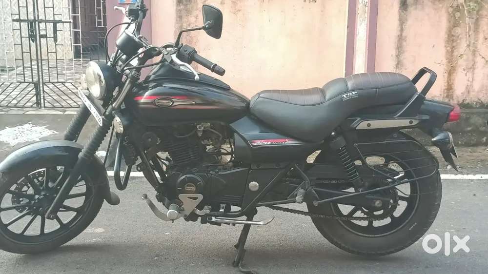 Bajaj avenger 2016 model