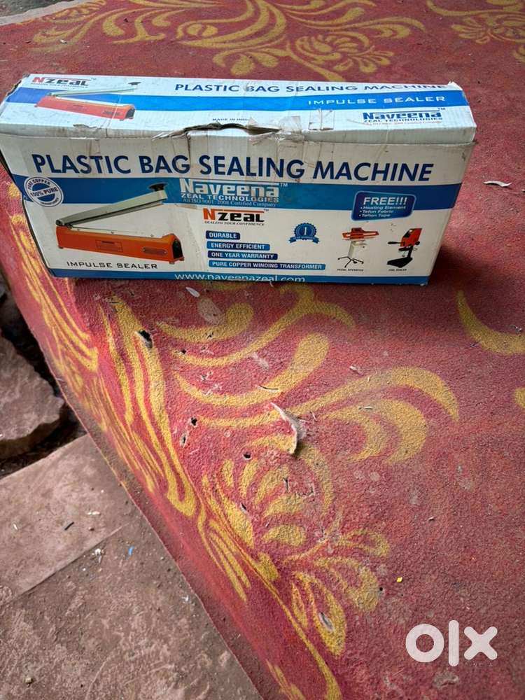 Plastic bag selaling machine