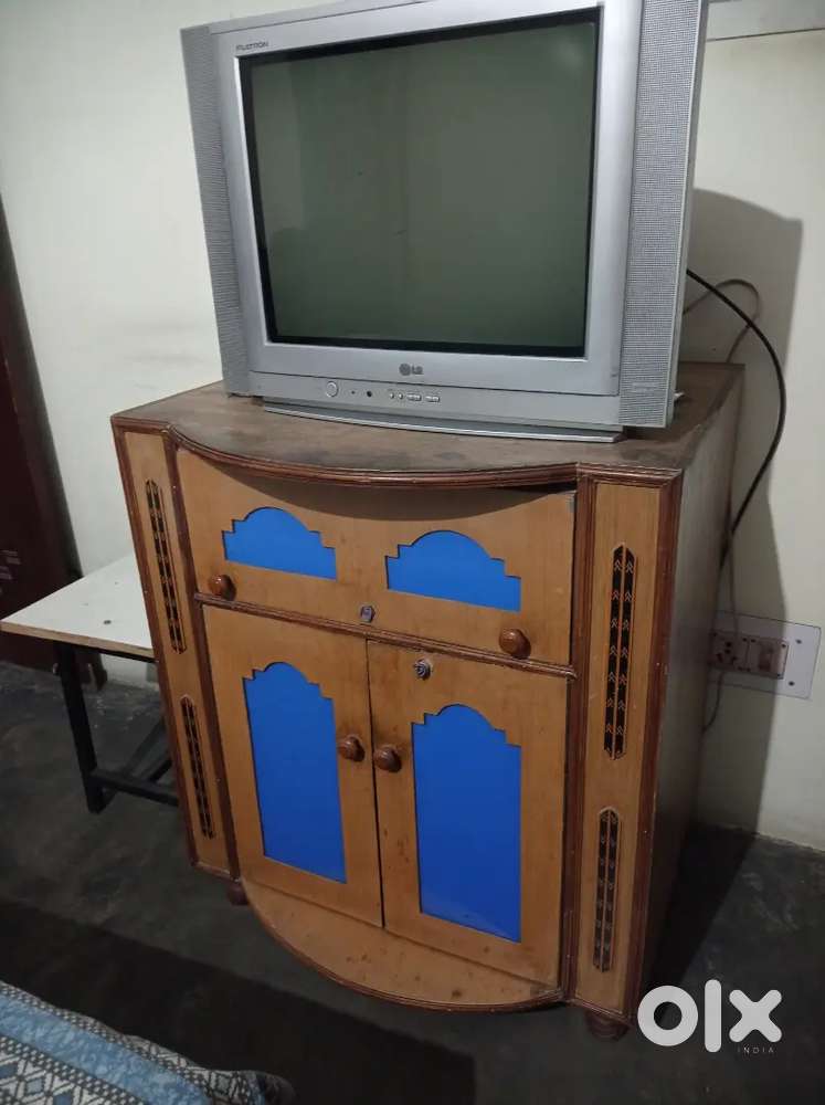 LG flatron 21inch tv with wardrobe