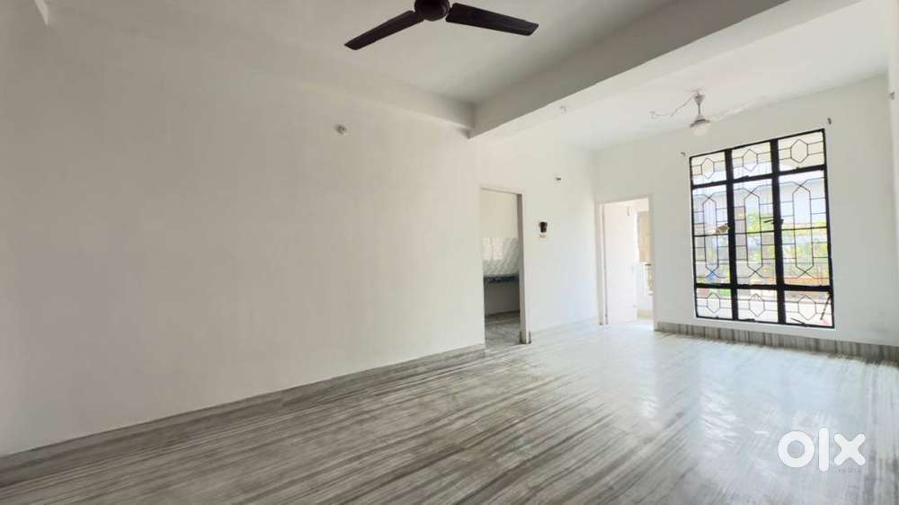 3 bedroom 2 bath hall kithcen