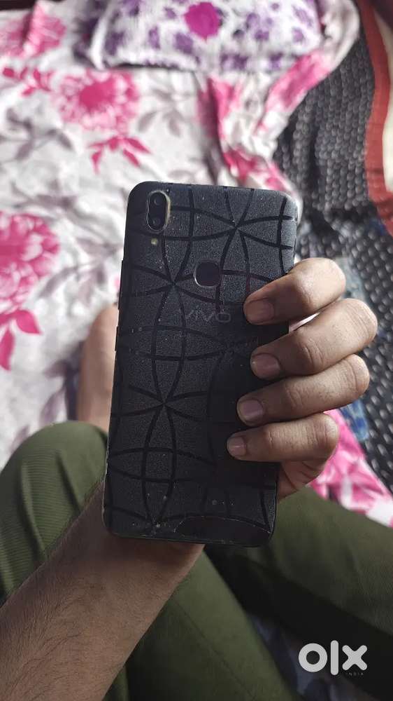 Vivo y91 no bill box but phone is judgment id proof de dengy 4/64