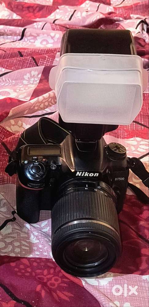 Nikon D7500 2 year old 18-200 lence ke sath double battery, charger.