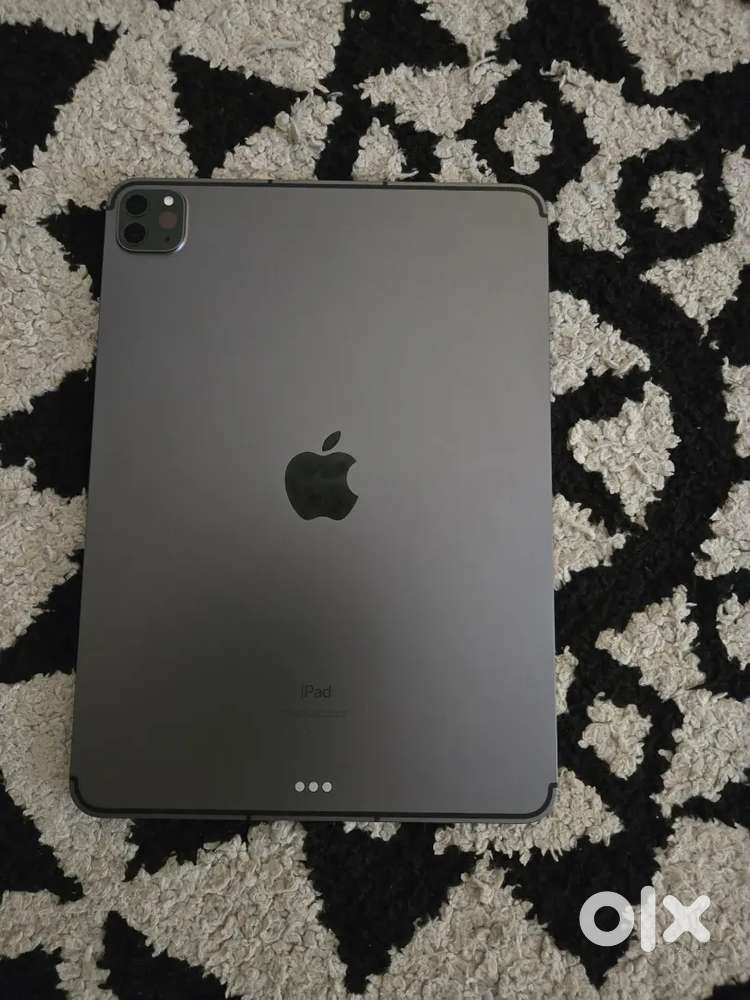 I pad  pro 11 inch m1 WiFi +5g cellular 128