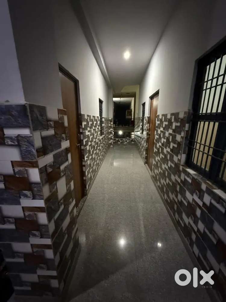Room with separate bathroom 7000