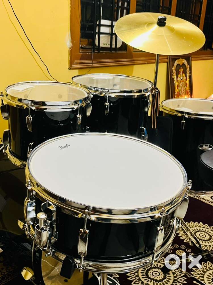 Pearl roadshow drumkit 5 piece. Negotiable