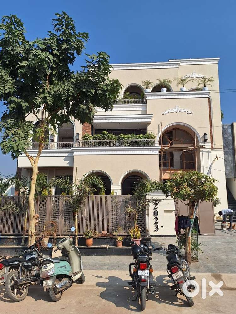 Luxurious kanal house for sale